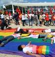 Grupos de sem-terra e do movimento LGBT dividiram espaço em protesto em frente ao STF  Foto: Antonio Cruz / Agência Brasil