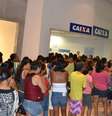 <p>Boato sobre fim do Bolsa Fam&iacute;lia gerou tumulto em ag&ecirc;ncias da Caixa no fim de semana do Dia das M&atilde;es</p>  Foto: Oziel Aragão/BA Press / Futura Press