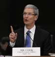 O CEO da Apple, Tim Cook, presta depoimento no Senado, após relatório acusar a empresa de deixar de pegar bilhões em impostos  Foto: Reuters