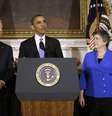 Ao lado de Biden (esq.) e Napolitano (dir.), Obama disse que os EUA estão rezando pela cidade de Moore  Foto: AP