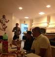 <p>Empresário divulgou imagem com família de jogador e festejou acerto com o futebol espanhol</p>  Foto: Twitter