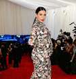 <p>Mesmo com a ajuda do namorado, Kim afirma ter dificuldades para se vestir durante a gravidez</p>  Foto: Getty Images