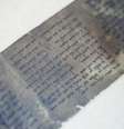Os Dez Mandamentos aparecem escritos em um dos manuscritos do Mar Morto em Jerusalém. A descoberta desses fragmentos, em 1947, foi considerada um dos maiores eventos arqueológicos do século 20  Foto: AP