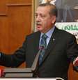 <p>O premiê Recep Tayyip Erdogan receberá membros dos grupos que organizam as manifestações contra ele, anunciou o governo </p>  Foto: AP