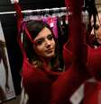 <p>Giovanna Lancellotti contou que gosta de renda e de peças pretas e vermelhas</p>  Foto: Fernando Borges / Terra