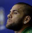 <p>Daniel Alves citou inscrição da bandeira brasileira, "Ordem e Progresso", para definir o momento da Seleção</p>  Foto: Ricardo Matsukawa / Terra