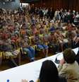 Cerca de 140 índios se reúnem com o ministro da Secretaria-Geral da Presidência, Gilberto Carvalho para discutir a suspensão de empreendimentos energéticos na Amazônia   Foto: Fabio Rodrigues Pozzebom / Agência Brasil