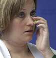 Erika Brannock reage durante entrevista que concedeu ao deixar hospital em Boston  Foto: AP