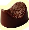 <p>O bombom é descrito como um suculento chocolate carinhosamente fundido e desenhado a partir da nosso modelo de bumbum</p>  Foto: Reprodução