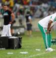 <p>Stephen Keshi tem repetido testes com jovens jogadores desde a convoca&ccedil;&atilde;o para a&nbsp;Copa Africana</p>  Foto: Getty Images 