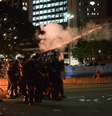 <p>A polícia acompanhou a manifestação com helicóptero e disparou bombas de gás lacrimogêneo</p>  Foto: Tercio Teixeira / Futura Press