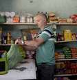 <p>Comerciante recebeu o apelido pela semelhança com ex-camisa 10; aproveitou e batizou mercado</p>  Foto: Ricardo Matsukawa / Terra