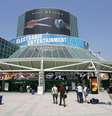 Realizado em 2013 entre os dias 11 e 13 de junho, a Electronic Entertainment Expo, ou E3, chega a sua 19° edição, com promessa de ser uma das mais lembradas da história, devido ao lançamento do PS4 e Xbox One. Considerada a principal feira de games do mundo, o evento já aconteceu em Los Angeles, Atlanta e Santa Monica e por seus palcos e estandes já mostraram as principais novidades e tendências de uma indústria que a cada ano só cresce. Confira a seleção do Terra dos momentos mais marcantes de todas as E3, de 1995 a 2012.    Foto: Getty Images 
