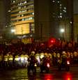<p>Policiais militares tentam conter manifestação em vias da região central de São Paulo</p>  Foto: Bruno Santos / Terra