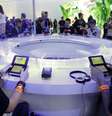 <p>Jovens jogam em videogames portáteis 3DS, da Nintendo, durante feira E3, nos Estados Unidos</p>  Foto: AP