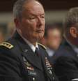 O general Keith Alexander, diretor da NSA, durante audiência no senado dos Estados Unidos: defesa da vigilância  Foto: AP
