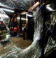 <p>Vidro de estação do Metrô foi quebrado nesta terça-feira durante manifestação</p>  Foto: Bruno Santos / Terra