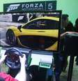 Visitante joga 'Forza Motorsport 5' no estande da Microsoft  Foto: Renato Beolchi / Terra