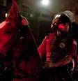 <p>Policiais militares durante confronto com manifestantes</p>  Foto: Bruno Santos / Terra