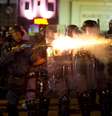 <p>Policial dispara tiros de bala de borracha contra manifestantes</p>  Foto: Bruno Santos / Terra