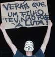 <p>Jovem mostra cartaz durante o protesto da última quinta-feira, em São Paulo</p>  Foto: Bruno Fernandes / vc repórter