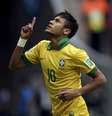 <p>Golaço do camisa 10 deu tranquilidade para o Brasil na estreia</p>  Foto: Reuters