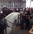 <p>Cavalaria interrompeu caminhada dos manifestantes</p>  Foto: Celso Paiva Junior / Terra