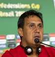 <p>Eddy Etaeta é chamado de papai pelos jogadores do Taiti</p>  Foto: Bruno Santos / Terra