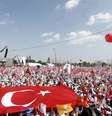 Multidão acompanha comício de Erdogan em Istambul  Foto: EFE
