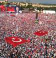 16 de junho - Multidão se reúne para acompanhar discurso de Erdogan em Istambul  Foto: AFP
