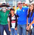 <p>Torcedores se enfeitaram para assistir a partida entre México e Itália</p>  Foto: Daniel Ramalho / Terra