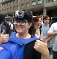 <p>Júlia Jacobina acoplou na cabeça um modelo da câmera Go Pro</p>  Foto: André Naddeo / Terra