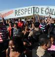 <p>Foram montadas barricadas na estrada, com queima de pneus e entulhos</p>  Foto: Alex de Jesus/O Tempo / Futura Press