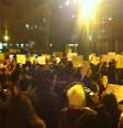 <p>Protesto começou em frente à prefeitura</p>  Foto: Daniel Favero / Terra