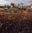 <p>Multidão participa da manifestação em São Paulo nesta segunda-feira</p>  Foto: Gabriela Biló / Futura Press
