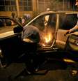 <p>Noite de protesto que reuniu 100 mil pessoas no Rio de Janeiro terminou em confronto de algumas dezenas de pessoas com policiais militares</p>  Foto: Mauro Pimentel / Terra