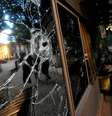 <p>A regi&atilde;o central do Rio de Janeiro mostra o resultado de noite de viol&ecirc;ncia na segunda-feira, que teve confronto entre policiais militares e um grupo de manifestantes</p>  Foto: Daniel Ramalho / Terra