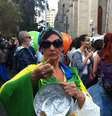 <p>A vendedora Maria Aparecida Paes, 66 anos, resolveu ir às ruas principalmente em função do alto preço dos alimentos</p>  Foto: Marina Azaredo / Terra