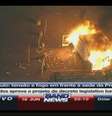 <p>Van da TV Record é incendiada por manifestantes em frente à prefeitura de São Paulo</p>  Foto: Reprodução