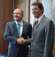 <p>Alckmin (esq.) e Haddad (dir.) anunciaram nesta quarta-feira suspensão de reajuste</p>  Foto: Terra