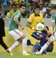 <p>Neymar marcou golaço e fez grande jogada para Jô balançar a rede</p>  Foto: Ricardo Matsukawa / Terra