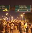 <p>Na terça-feira, protesto invadiu as pistas das pontes Colombo Salles e Pedro Ivo, que ligam a Ilha de Santa Catarina (onde está localizada Florianópolis) à região continental</p>  Foto: Fabrício Escandiuzzi / Especial para Terra