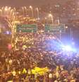 20 de junho - Multidão lota ponte de acesso de Florianópolis em mais uma noite de protestos na capital catarinense  Foto: Fabricio Escandiuzzi / Especial para Terra