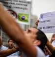 <p>A manifestação está dividida em dois grupos, que se envolveram em uma briga ao se encontrarem</p>  Foto: Fernando Borges / Terra