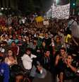 <p>Manifestantes comemoram redução da tarifa do transporte público durante protesto na avenida Paulista com Peixoto Gomide, em São Paulo (SP), na noite desta quarta-feira</p>  Foto: Alice Vergueiro / Futura Press