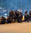 <p>Policiais militares entram em confronto com manifestantes durante o protesto no Rio de Janeiro</p>  Foto: Daniel Ramalho / Terra
