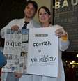 <p>Cartazes reivindicavam diferentes causas</p>  Foto: Talita Zaparolli / Especial para Terra