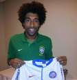 <p>Zagueiro com uniforme da equipe, nesta sexta</p>  Foto: Divulgação