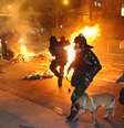 <p>Niterói, em mais uma noite de protestos</p>  Foto: AFP