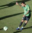 <p>Daniel Alves pede foco no futebol da Seleção Brasileira</p>  Foto: Ricardo Matsukawa / Terra